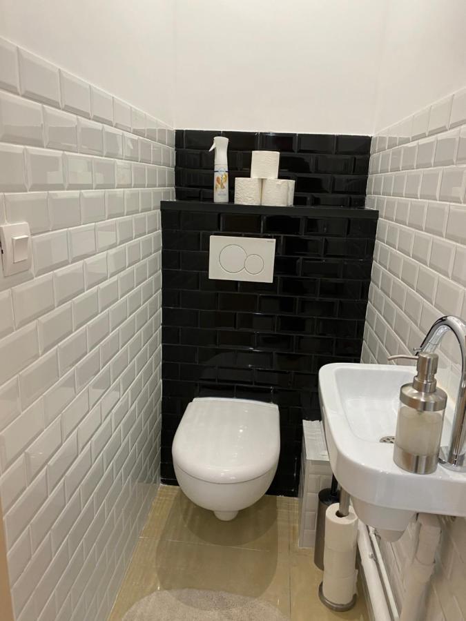 Large And Unique Souplex 60sqm, Well Located Appartement Parijs